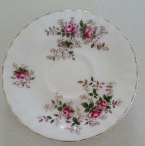 ROYAL ALBERT LAVENDER ROSE demmitassi set