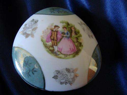 LAMODE HAND PAINTED PORCELAIN BOWL WITH LID - romantic scene