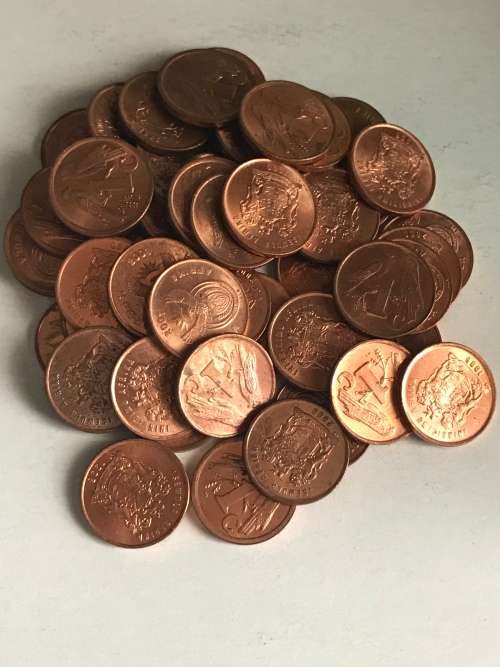 UNCIRCULATED  1 CENT COINS  OLD AND NEW COAT OF ARMS