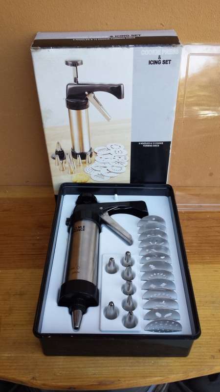 Home Essence cookie press & icing set.
