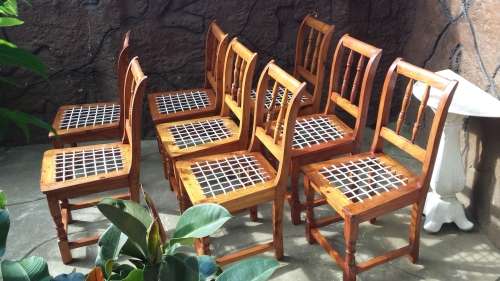 Set of 8 beautiful old oregan riempie chairs.