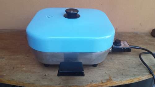 Lovely old Pineware electric frying pan.