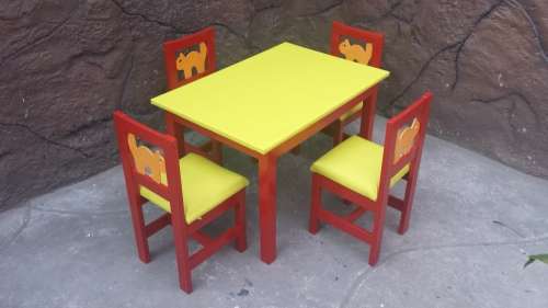 Beautiful kids table & chairs set.