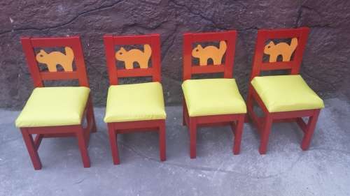 Beautiful kids table & chairs set.
