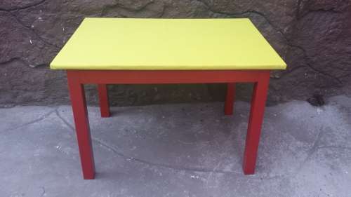 Beautiful kids table & chairs set.
