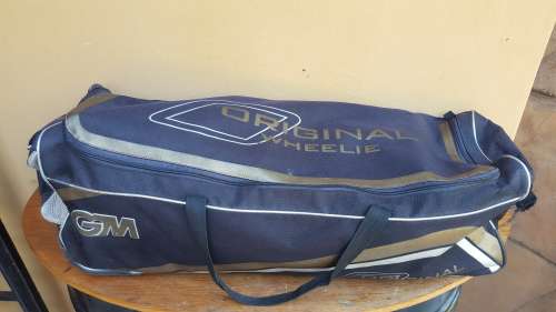 Awesome cricket set in a bag.