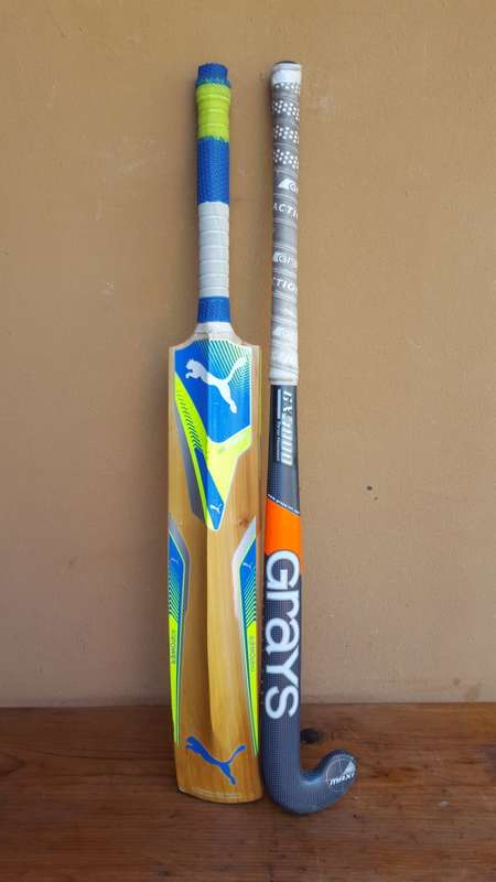 Awesome cricket set in a bag.