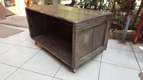 Large old box TV stand / coffee table.