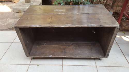 Large old box TV stand / coffee table.
