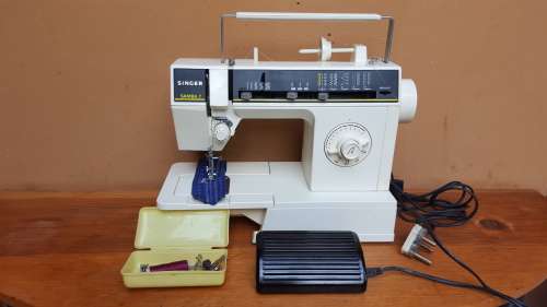 Lovely Singer Samba 7 sewing machine.
