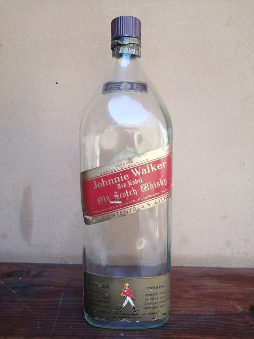 Large Johnnie Walker bottle and 2 glasses.