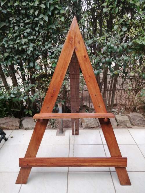 Stunning solid wood sitting easel.