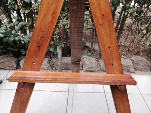 Stunning solid wood sitting easel.