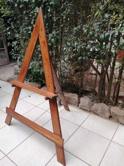Stunning solid wood sitting easel.