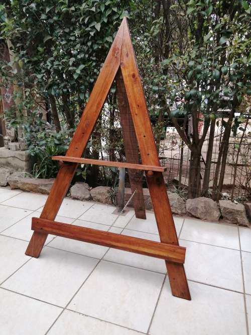 Stunning solid wood sitting easel.