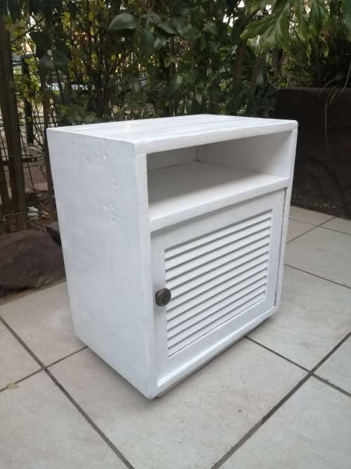 Single white bedside cabinet.