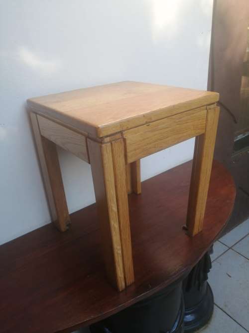 Lovely solid oak side table.
