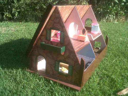 MINIATURE DOLL HOUSE
