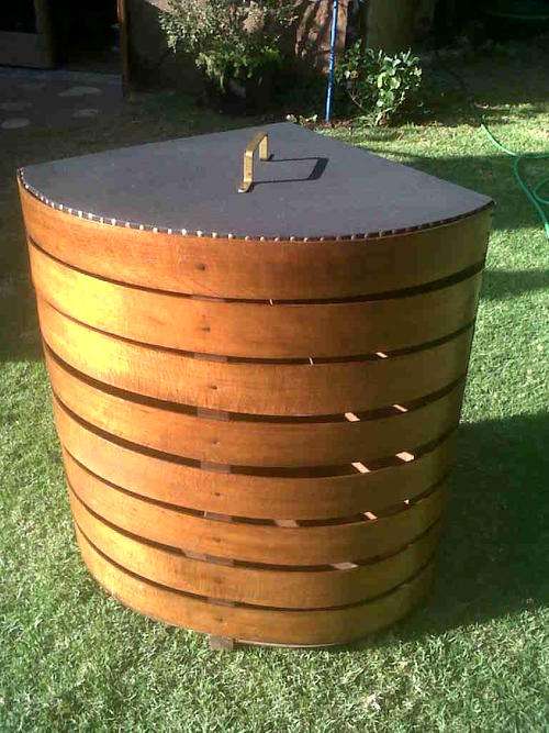 OLD DECO LAUNDRY BIN