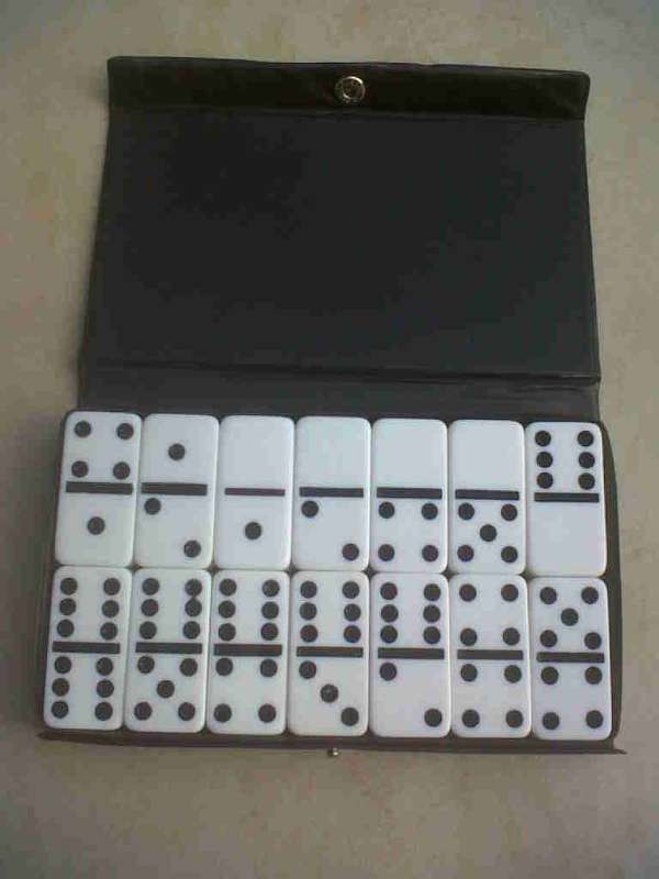 SET OF DOMINOES