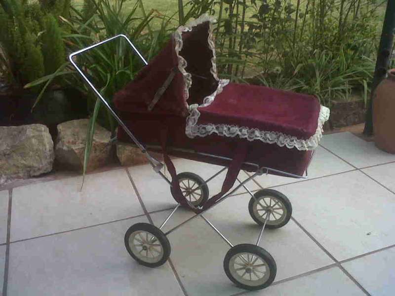 OLD DOLL PRAM