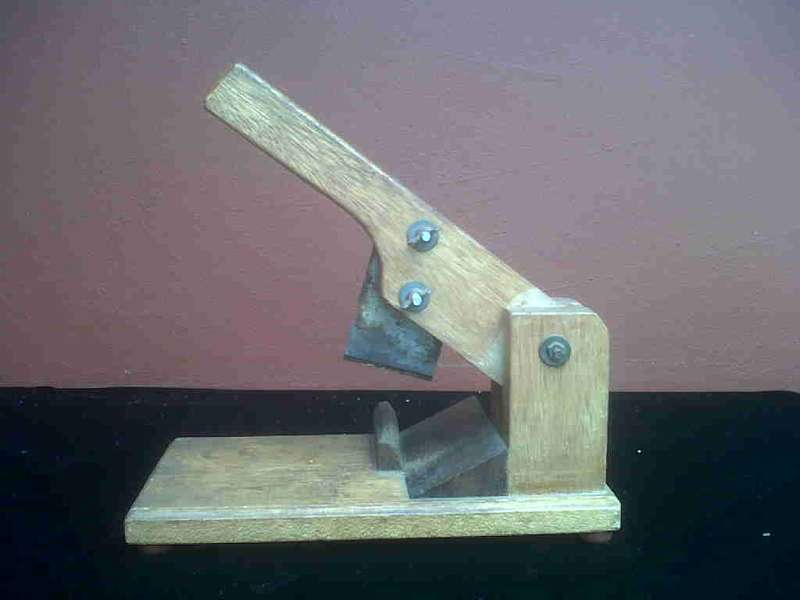 DARK WOODEN BILTONG CUTTER