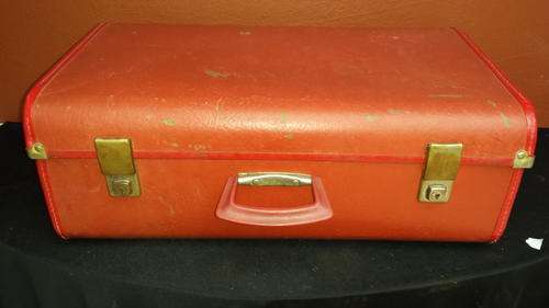 Medium red suitecase