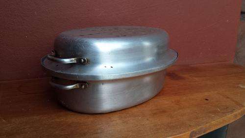 Big old aluminium roasting pan.