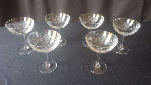 Set of 6 grape cut champagn glasses.