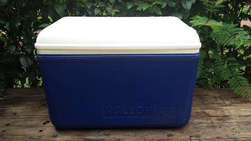 Awesome Blue Willow cooler box.