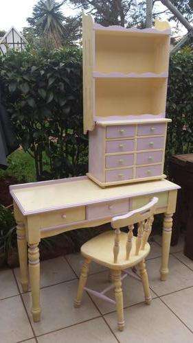 Stunning wooden desk set.