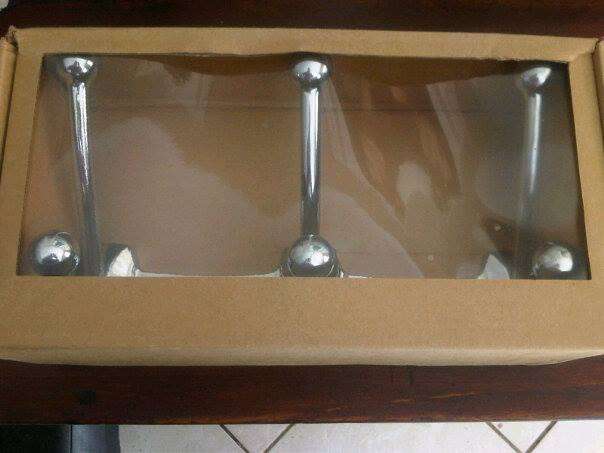 Wall towel hanger