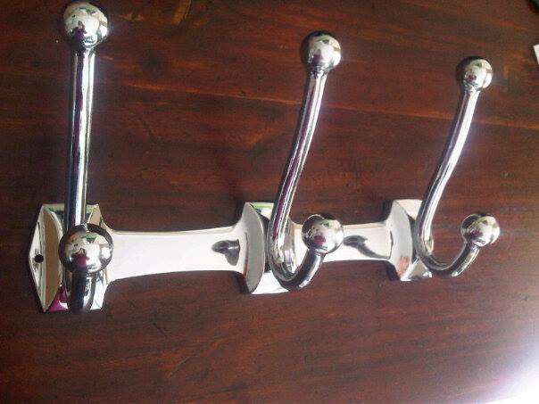 Wall towel hanger