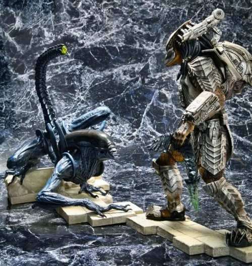 KOTOBUKIYA ARTFX ALIEN VS PREDATOR STATUES:  1:6 ALIEN WARRIOR & SCAR PREDATOR