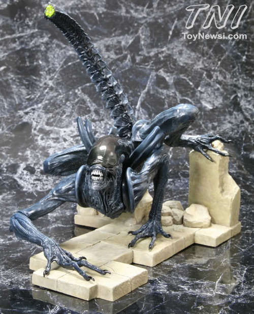 KOTOBUKIYA ARTFX ALIEN VS PREDATOR STATUES:  1:6 ALIEN WARRIOR & SCAR PREDATOR