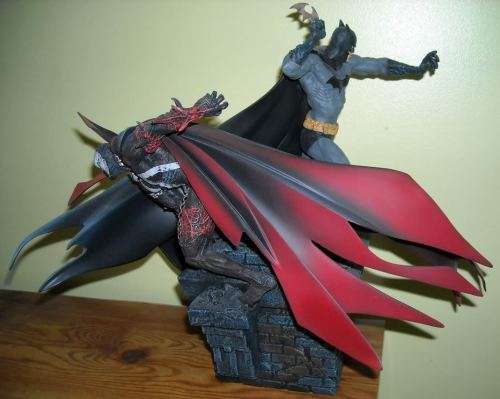 DC DIRECT BATMAN vs SPAWN STATUE Designed and sculpted by Todd McFarlane and McFarlane Toys
