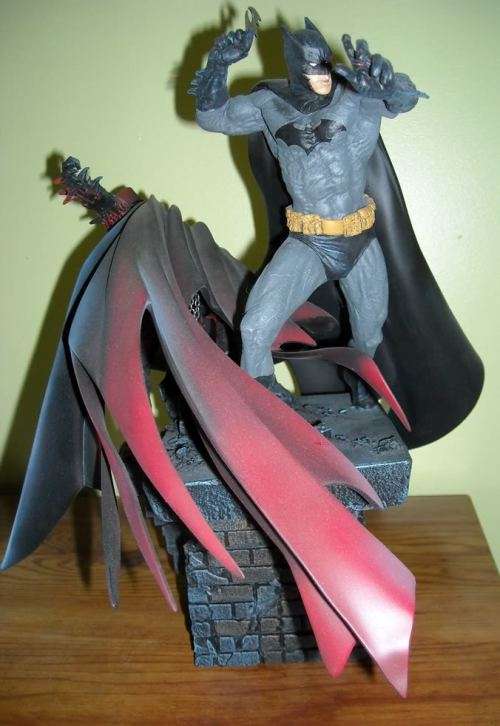 DC DIRECT BATMAN vs SPAWN STATUE Designed and sculpted by Todd McFarlane and McFarlane Toys