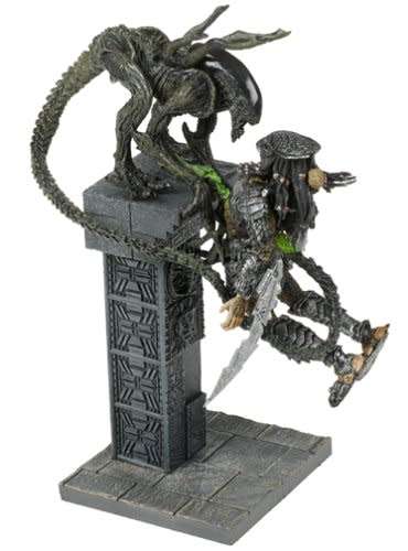 ALIEN ATTACKS PREDATOR