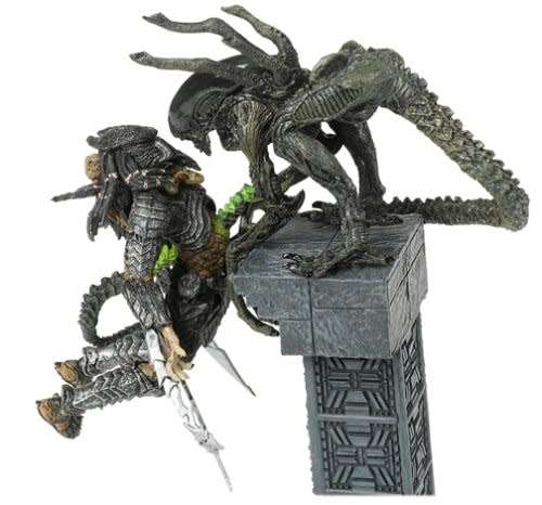 ALIEN ATTACKS PREDATOR