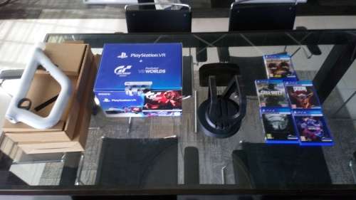 Sony PLaystation VR + Camera + Gran turismo + 5 VR games with PS4 Slim 500GB + 12 Games