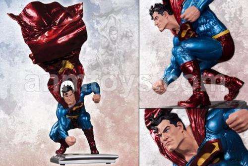 SUPERMAN THE MAN OF STEEL STATUE BY LEE BERMEJO
