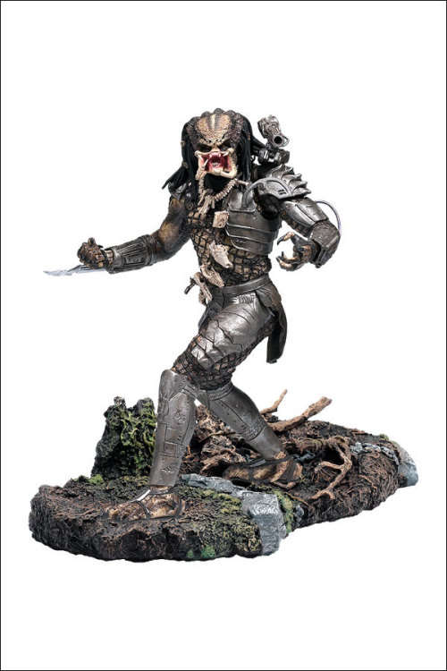 MCFARLANE 12 INCH PREDATOR ACTION FIGURE
