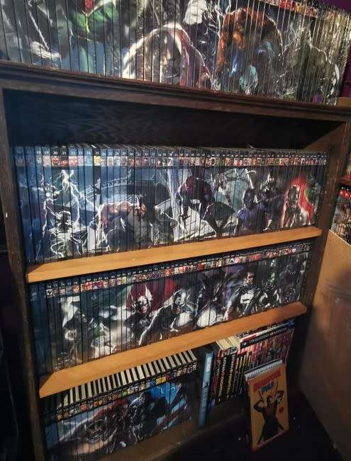 THE Complete (+100) - Ultimate Marvel Graphic Novel Collection with +50 eaglemoss Marvel Figurines