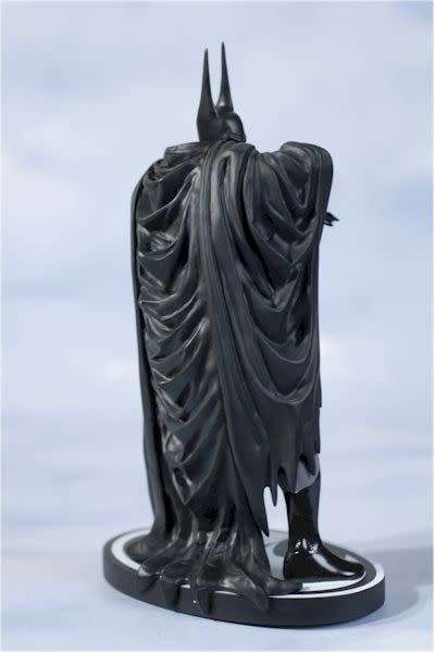 BATMAN BLACK AND WHITE STATUE - BY KELLY JONES - 1st FIRST EDITION
