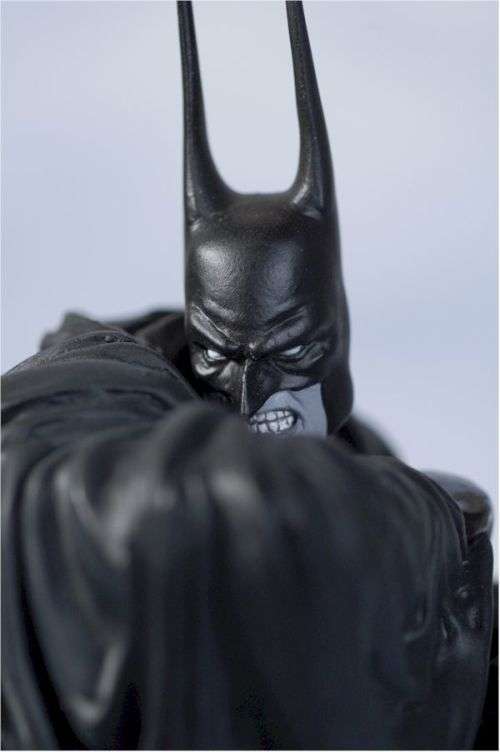 BATMAN BLACK AND WHITE STATUE - BY KELLY JONES - 1st FIRST EDITION