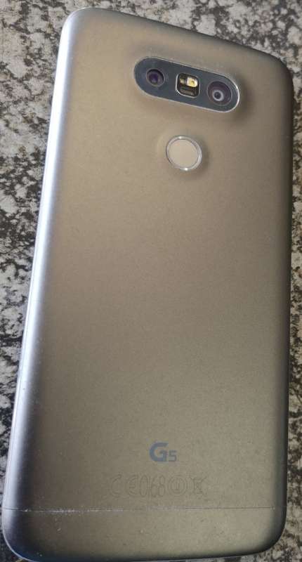 LG G5(PHONE+BOX+CHARGER+WIRELESS EARPHONES+SCREEN PROTECTOR+EXTRA BATTERY)