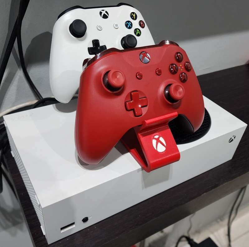 Xbox Series S 512GB + 2x Xbox One Controllers