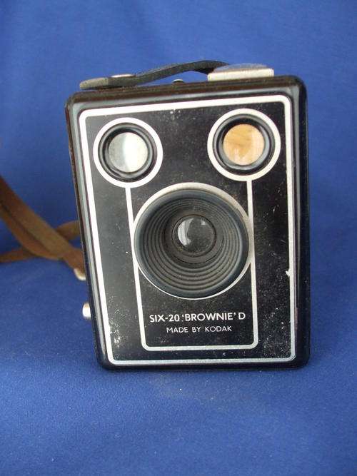 Vintage Brownie six-20 D Box Camera with bag
