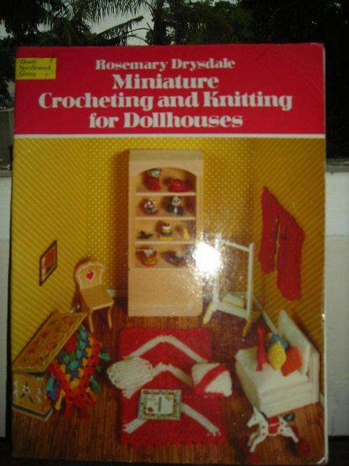 MINIATURE CROCHETING AND KNITTING FOR DOLLHOUSES - ROSEMARY DRYSDALE