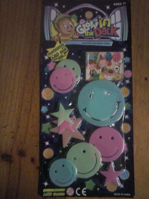 RE-USABLE GLOW IN THE DARK SMILEY FACES & STARS